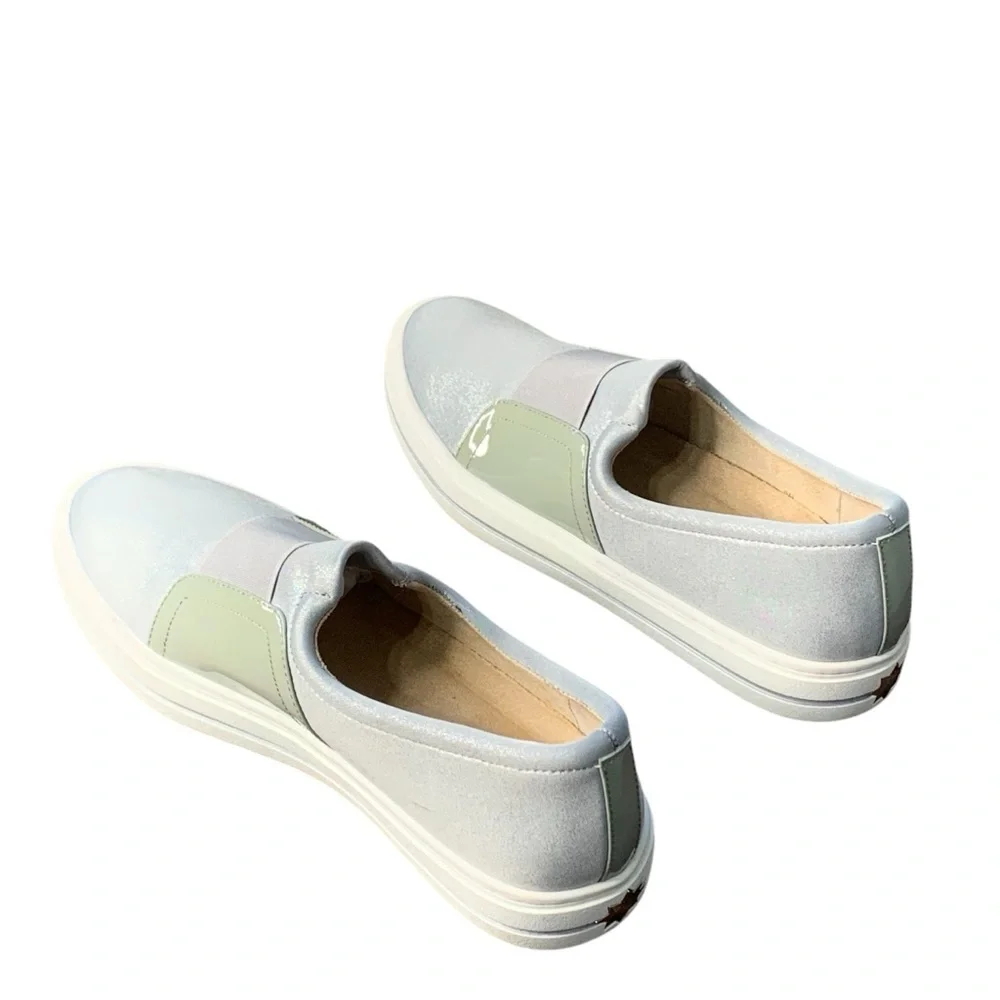 Van Eli Sport metallic silver‎ sneaker. EUC Size 8N